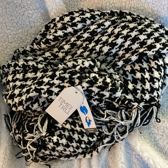 Scarf - Picture 2 of 2